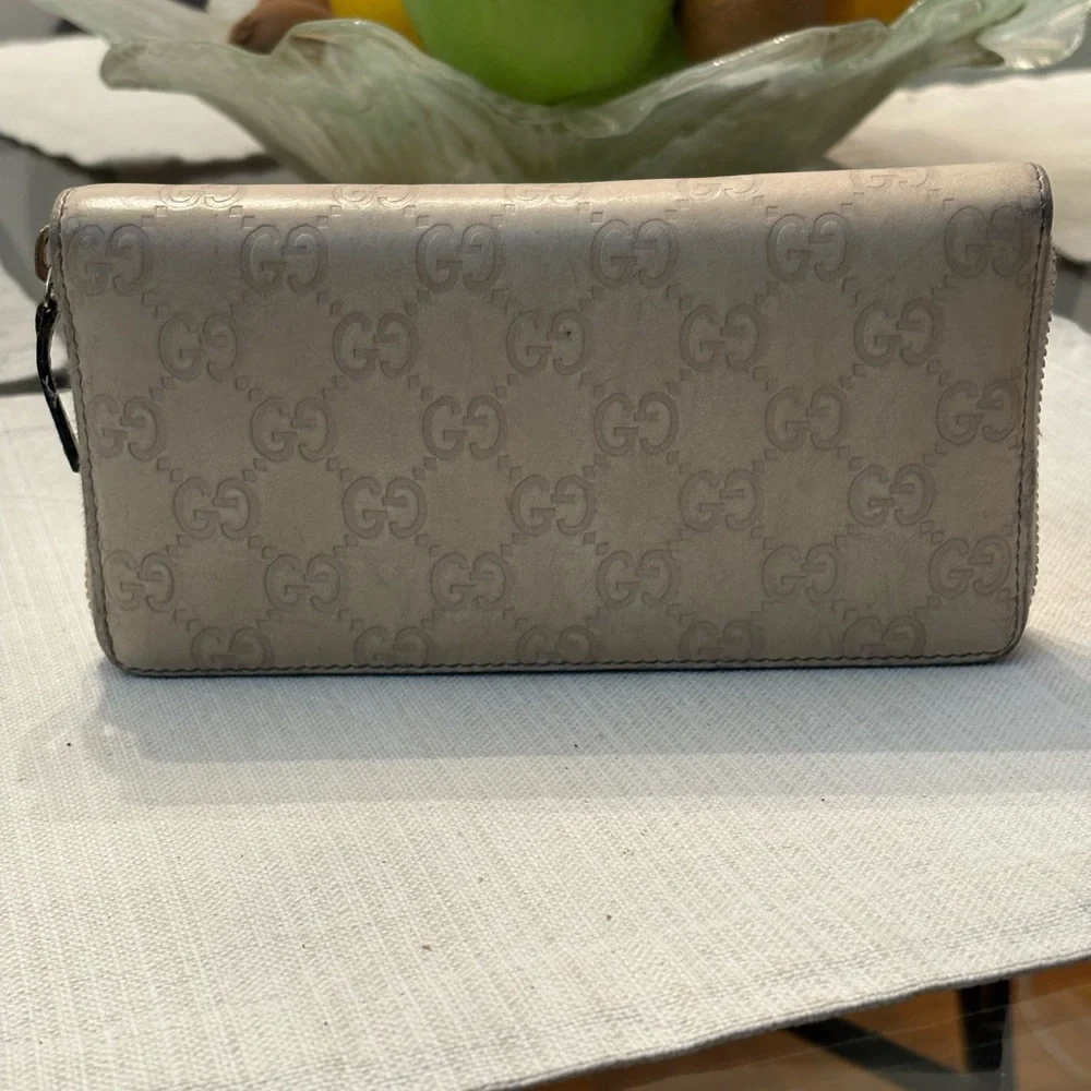 Gucci Guccissima Taupe GG-Embossed Zip Wallet with Gold Plaque - Picture 16 of 16